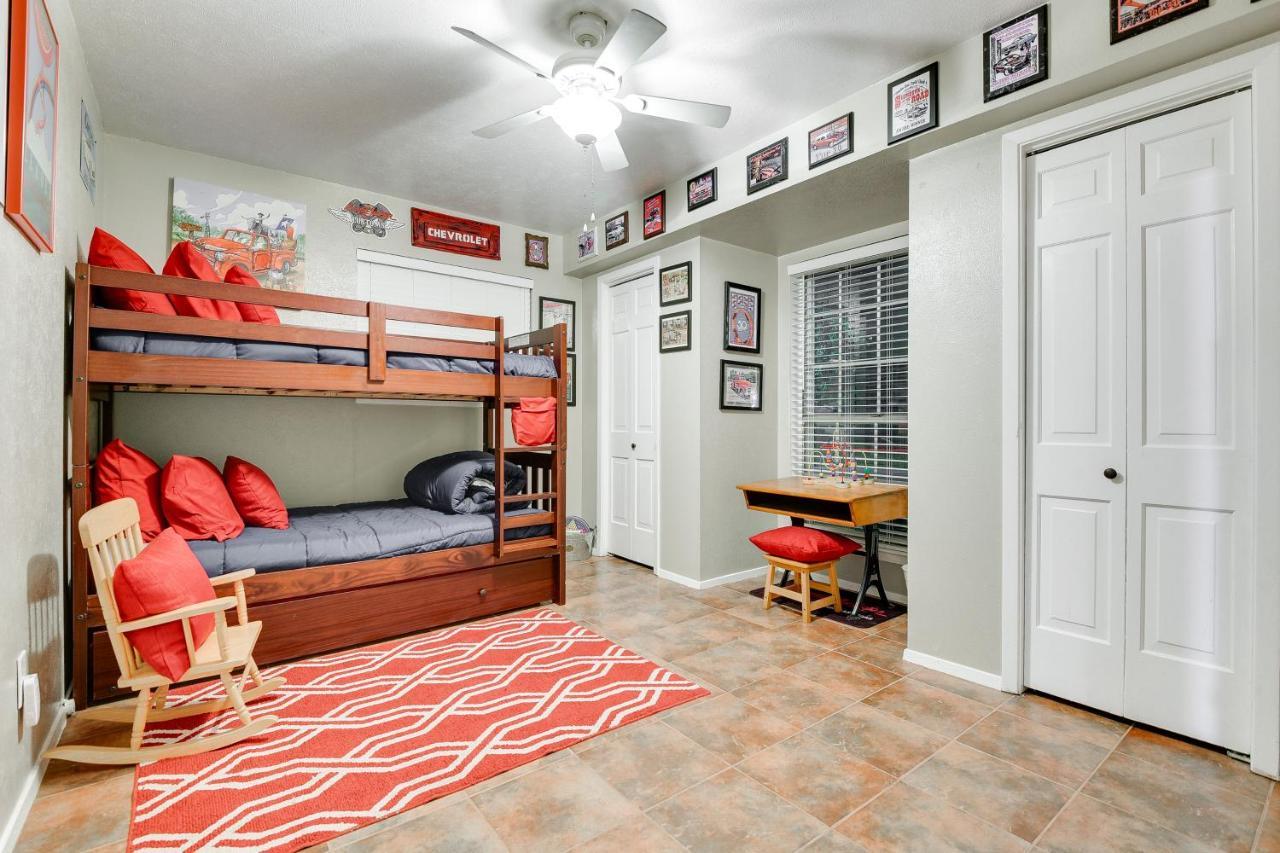 With Patio, Walk To Atandt Stadium! Holiday home Arlington