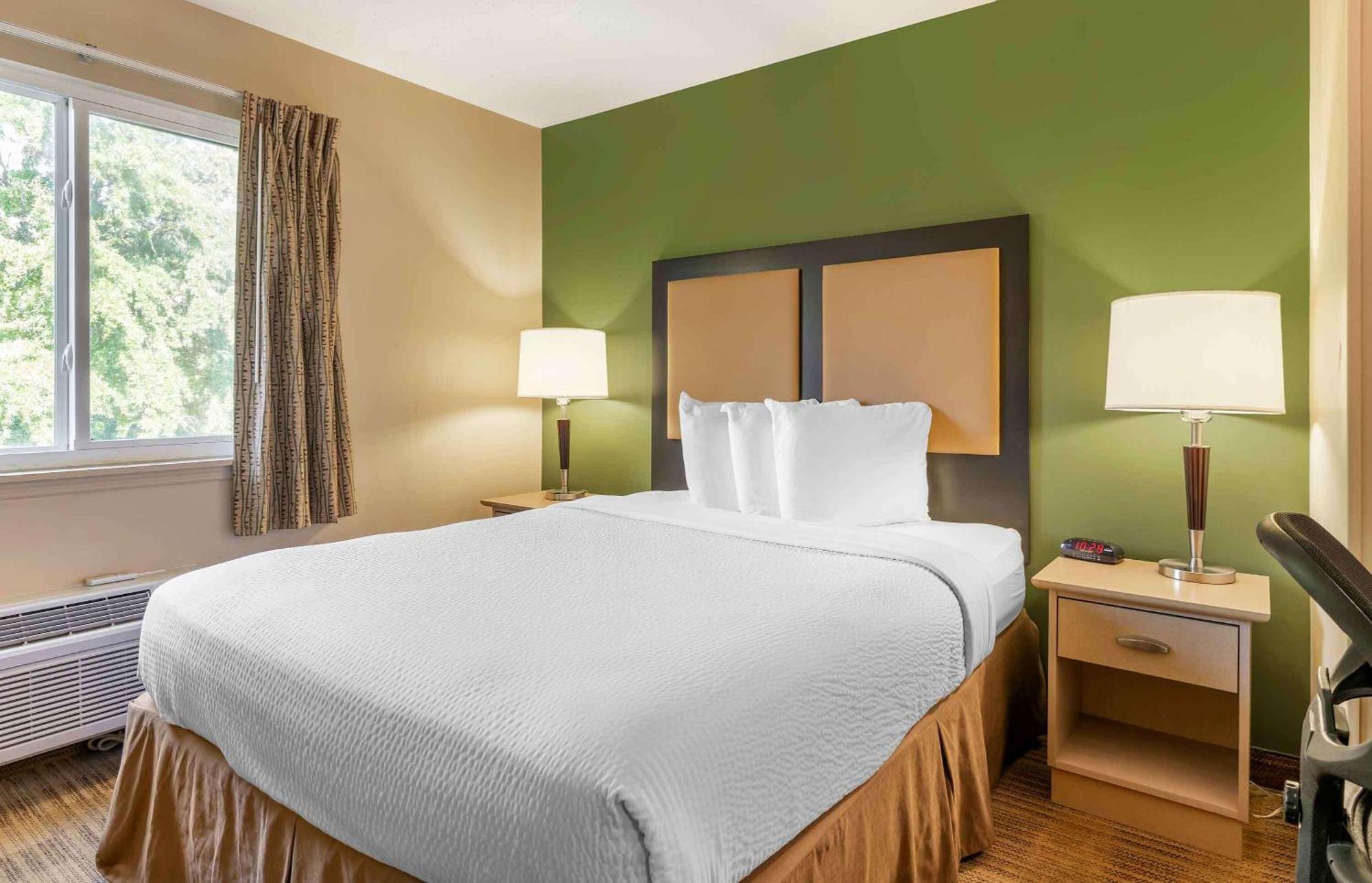 Extended America - - Six Flags Hotel 2*