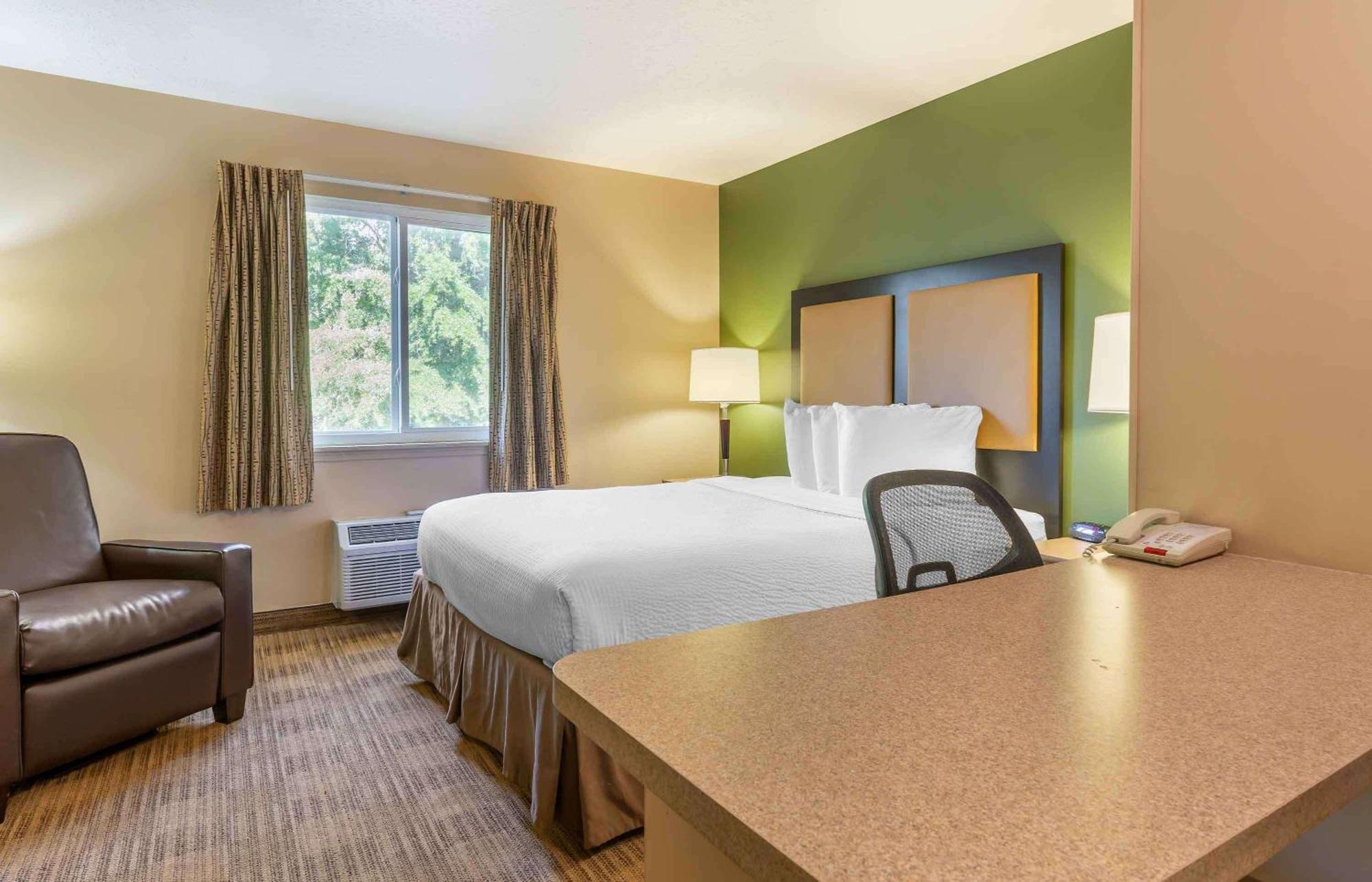 Extended America - - Six Flags Hotel Arlington