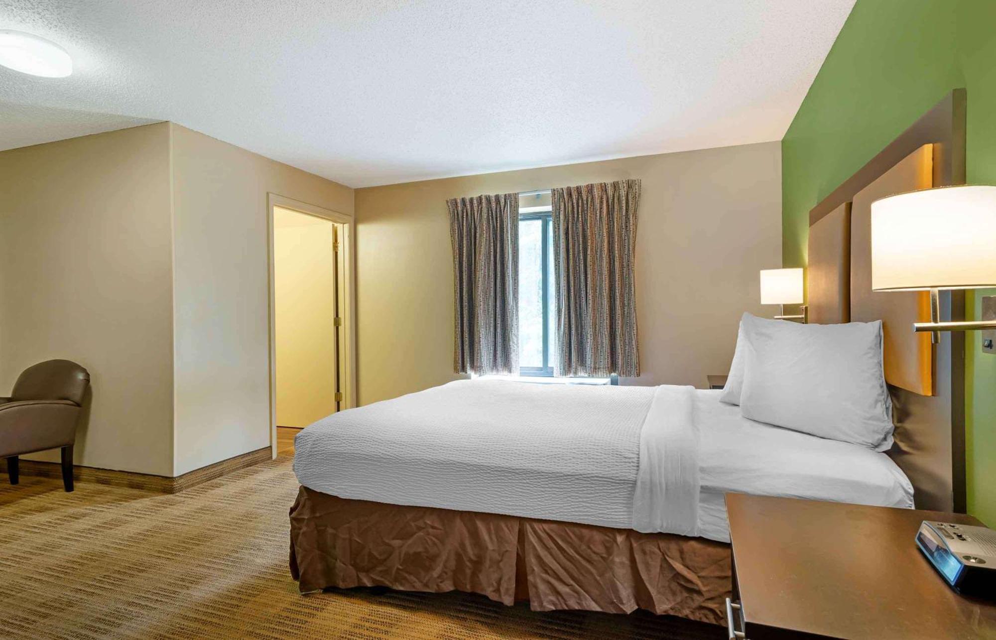 Extended America - - Six Flags Hotel 2*
