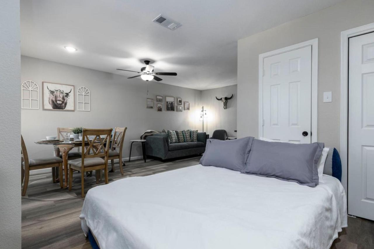 Lux Modern Getaway With Att Stadium Views And King Bed Holiday home Arlington