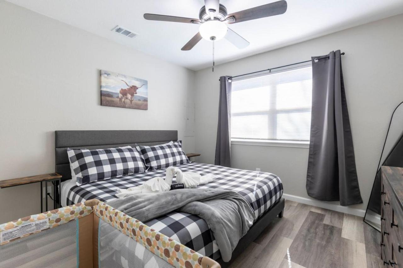 Lux Modern Getaway With Att Stadium Views And King Bed Holiday home Arlington