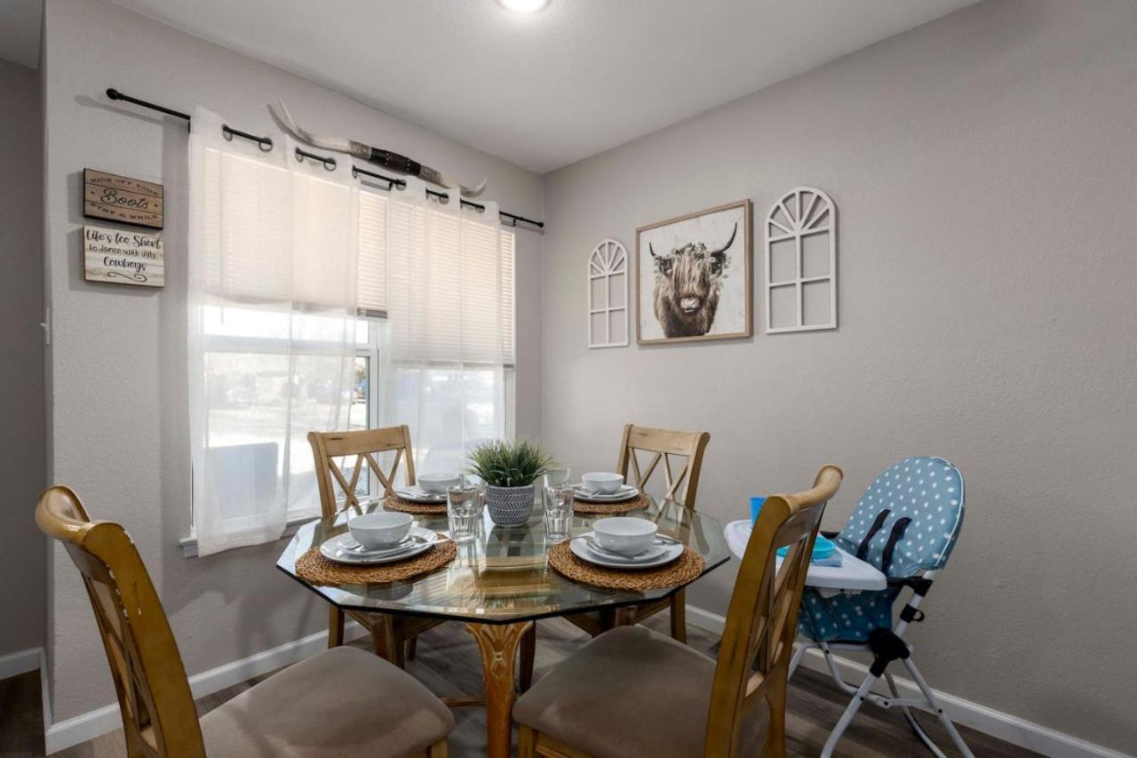 Holiday home Lux Modern Getaway With Att Stadium Views And King Bed
