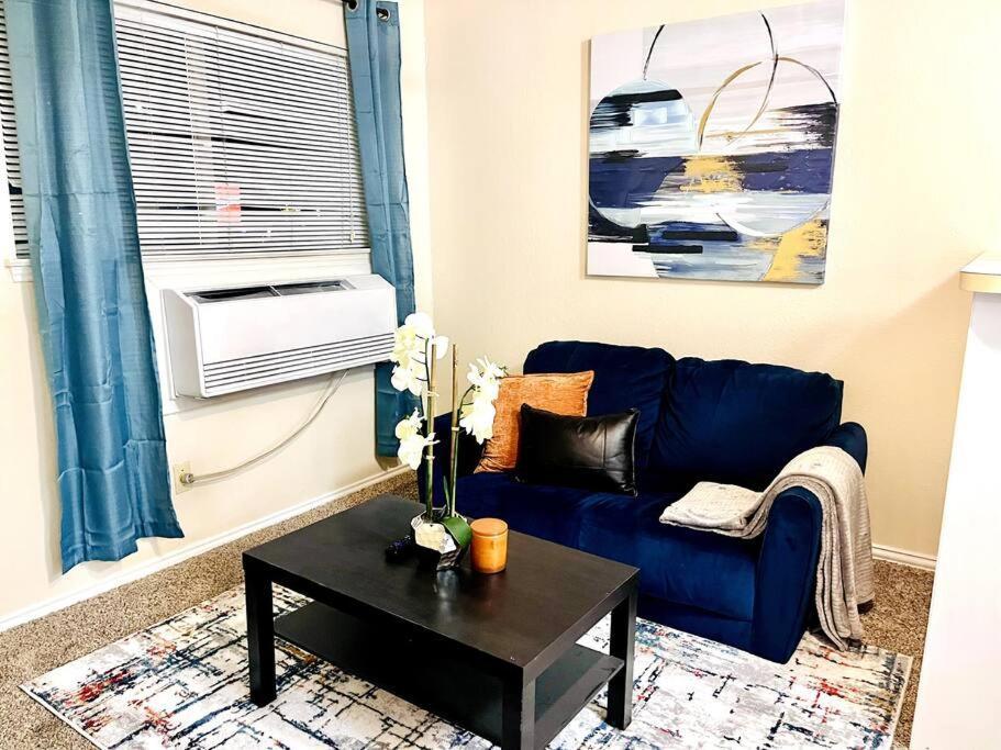 Apartment Cowboys Chic Studio: 3 Miles To At&t Stadium *