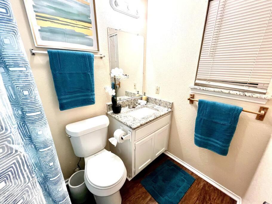 Apartment Cowboys Chic Studio: 3 Miles To At&t Stadium Arlington