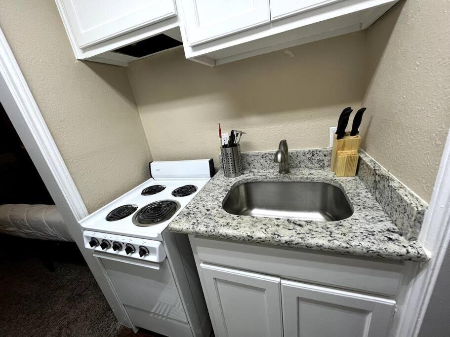 Cowboys Chic Studio: 3 Miles To At&t Stadium Apartment
