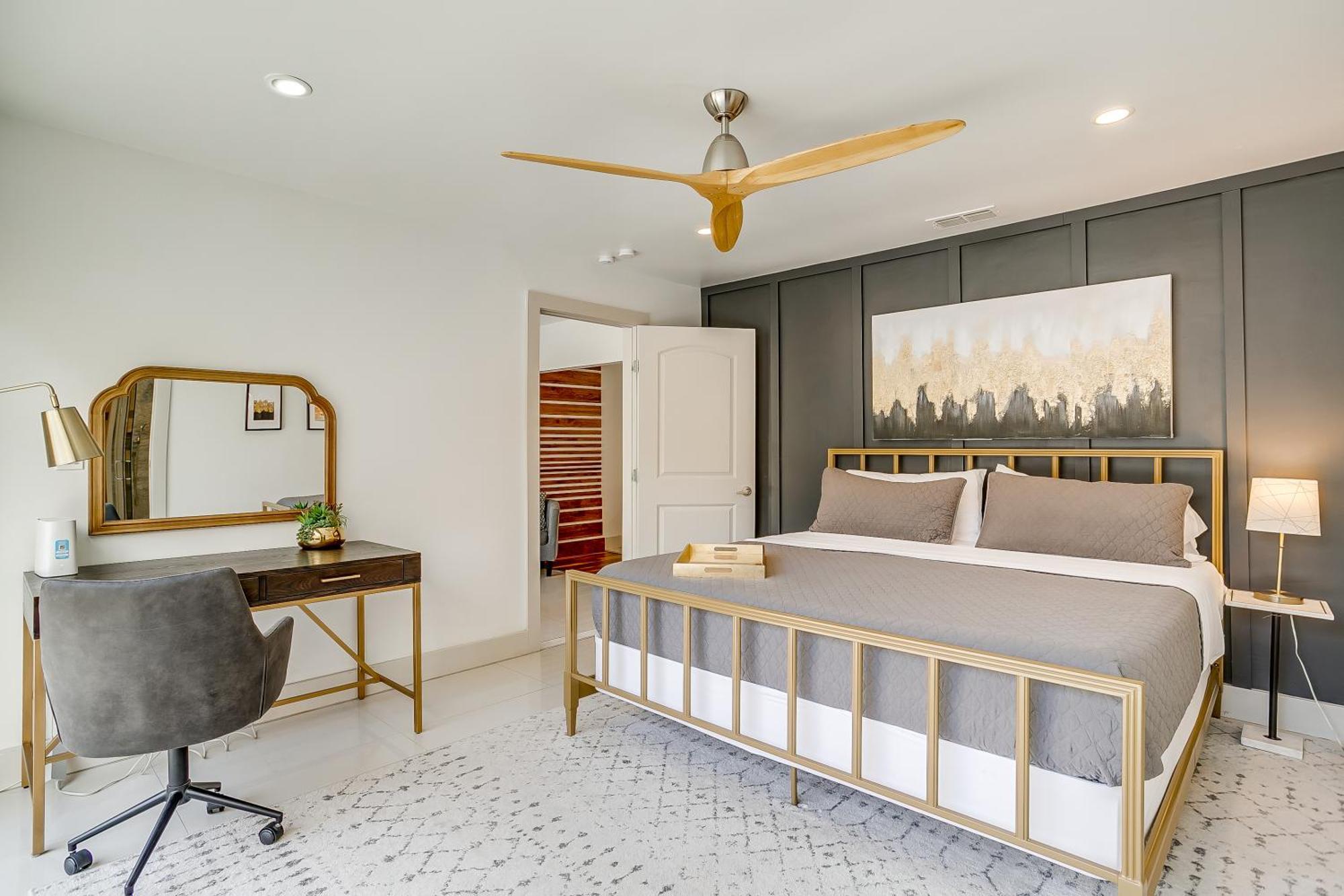Pickleball Court - Walk To At&t Stadium, Globe Life, Six Flags, Texas Live! & Holiday home *