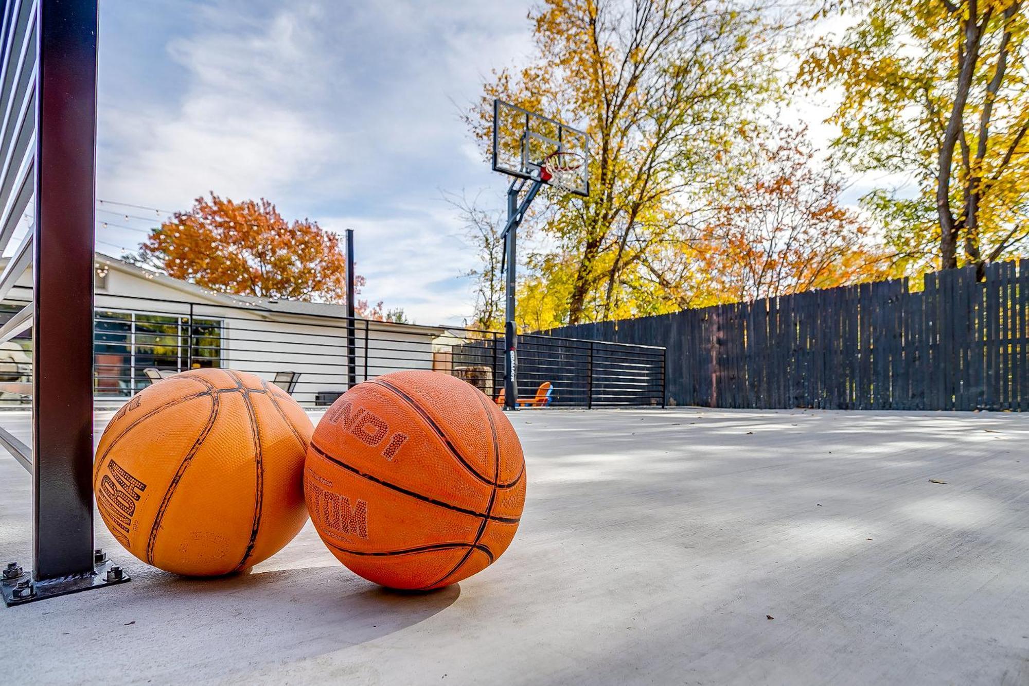 Holiday home Pickleball Court - Walk To At&t Stadium, Globe Life, Six Flags, Texas Live! & Arlington