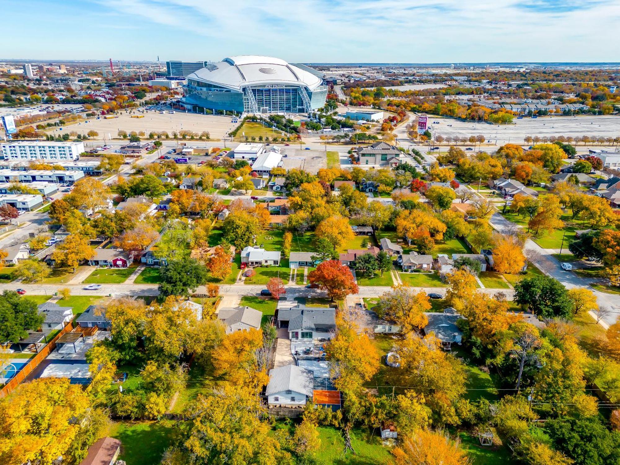 Pickleball Court - Walk To At&t Stadium, Globe Life, Six Flags, Texas Live! & Holiday home Arlington