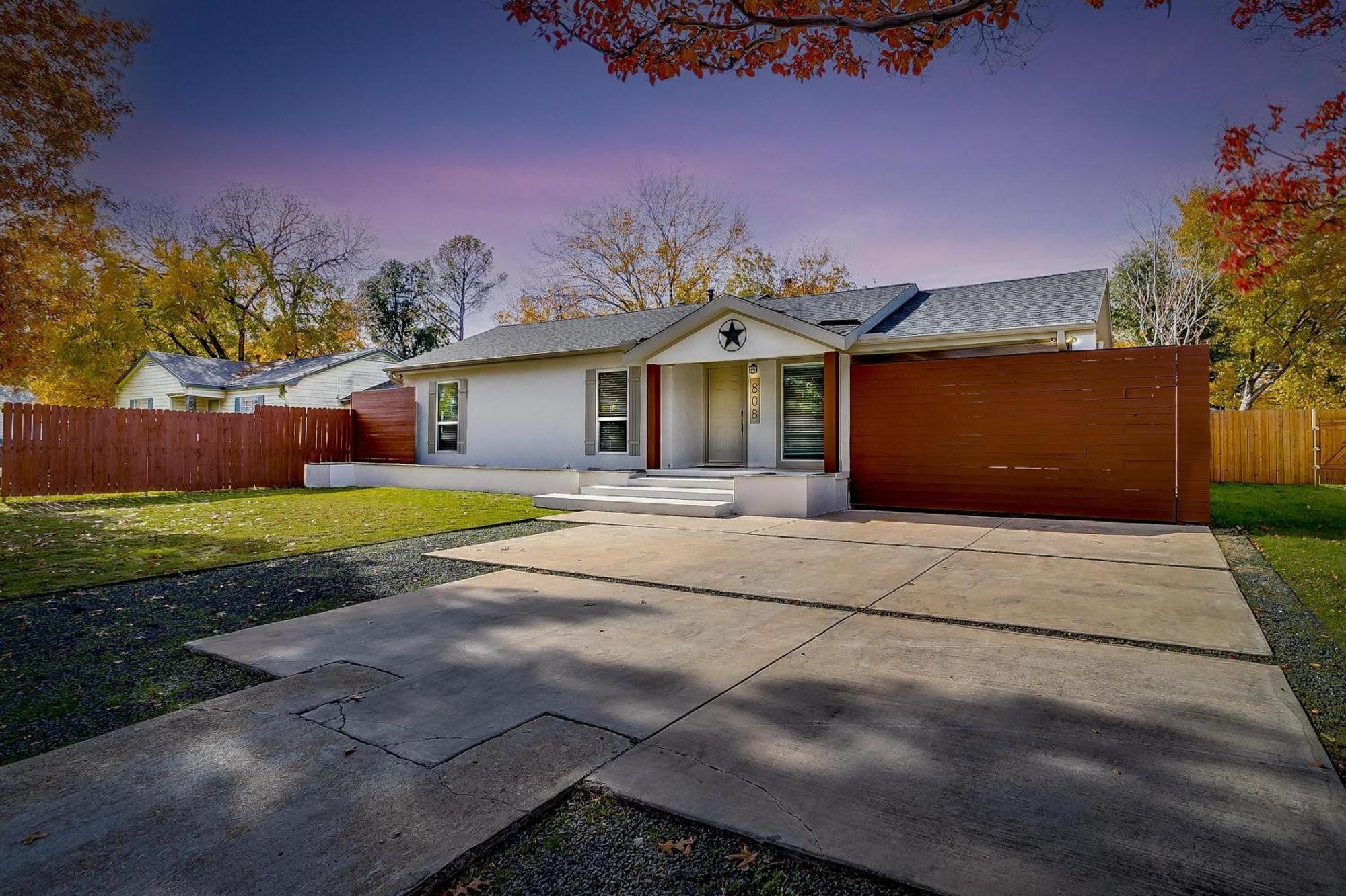 Holiday home Pickleball Court - Walk To At&t Stadium, Globe Life, Six Flags, Texas Live! &