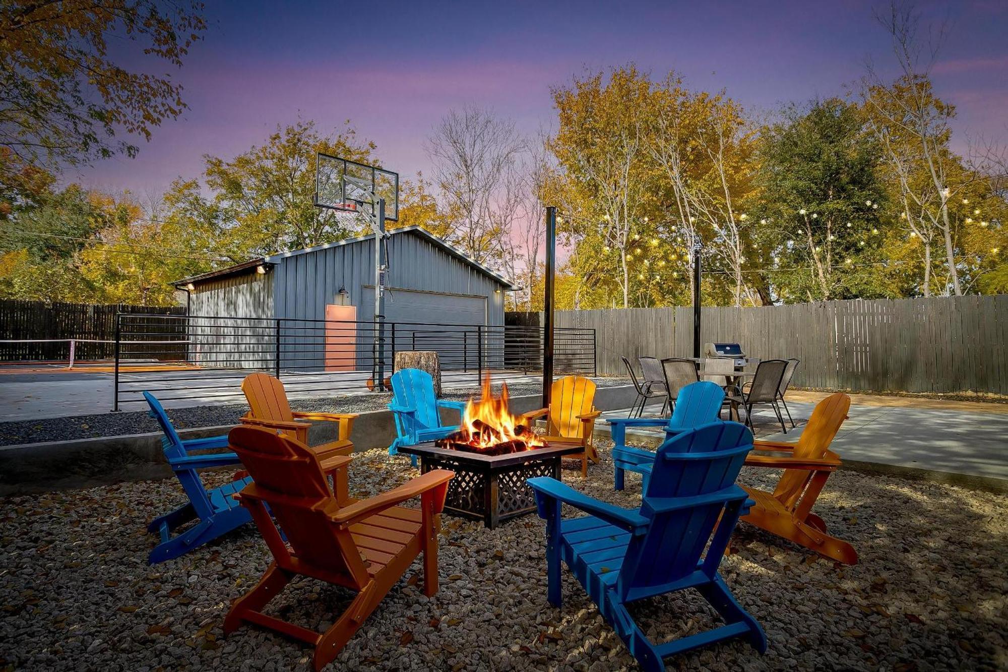 Pickleball Court - Walk To At&t Stadium, Globe Life, Six Flags, Texas Live! & Arlington