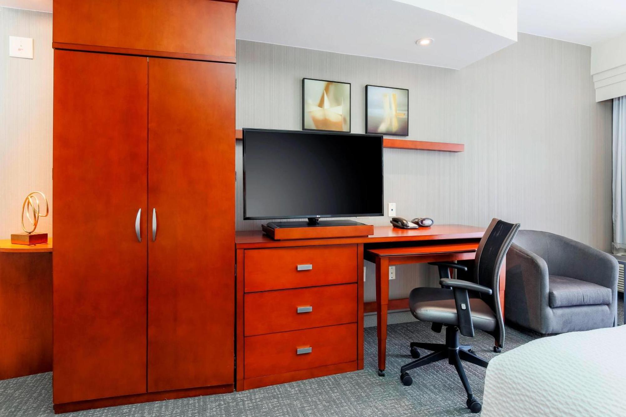 Courtyard By Marriott Dallas South 3*