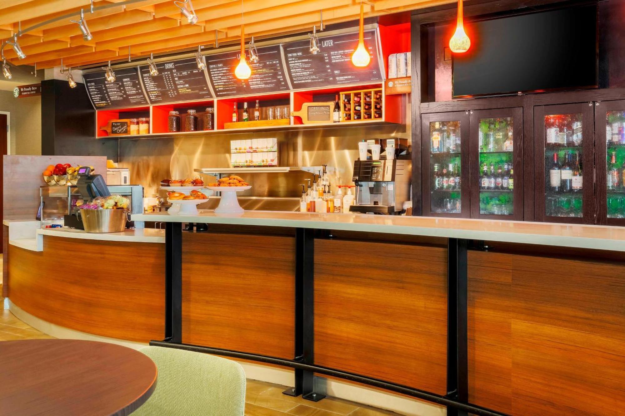 Courtyard By Marriott Dallas South