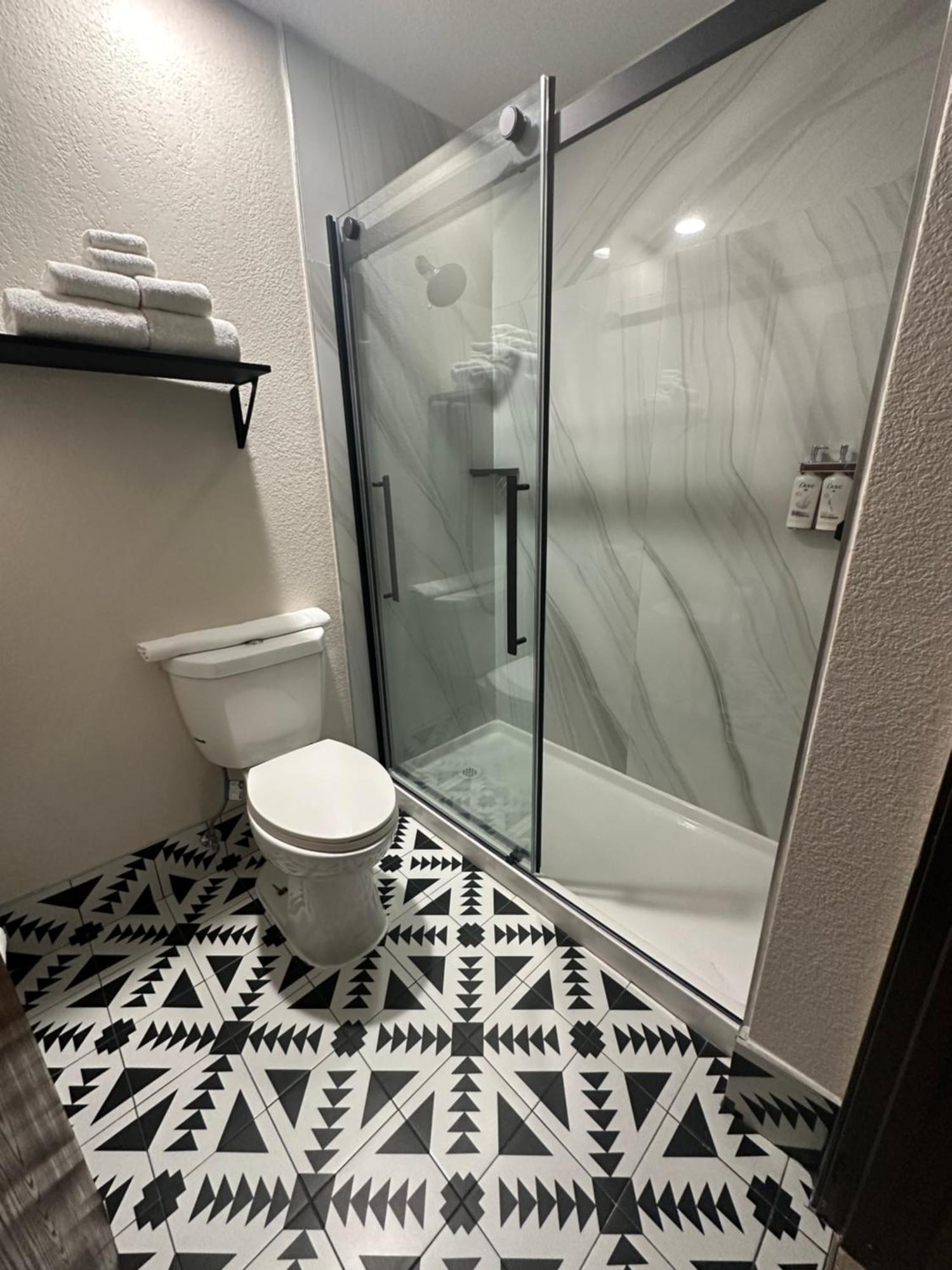 Days By Wyndham Hotel Arlington