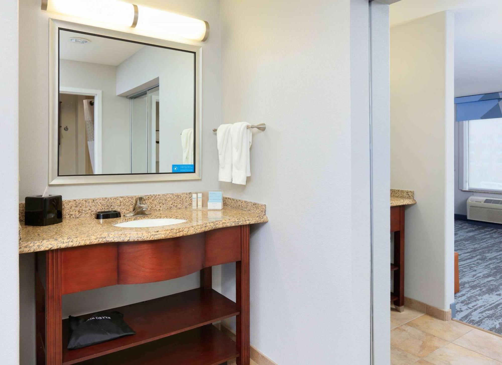 Hampton & Dallas-arlington-south Hotel 3*