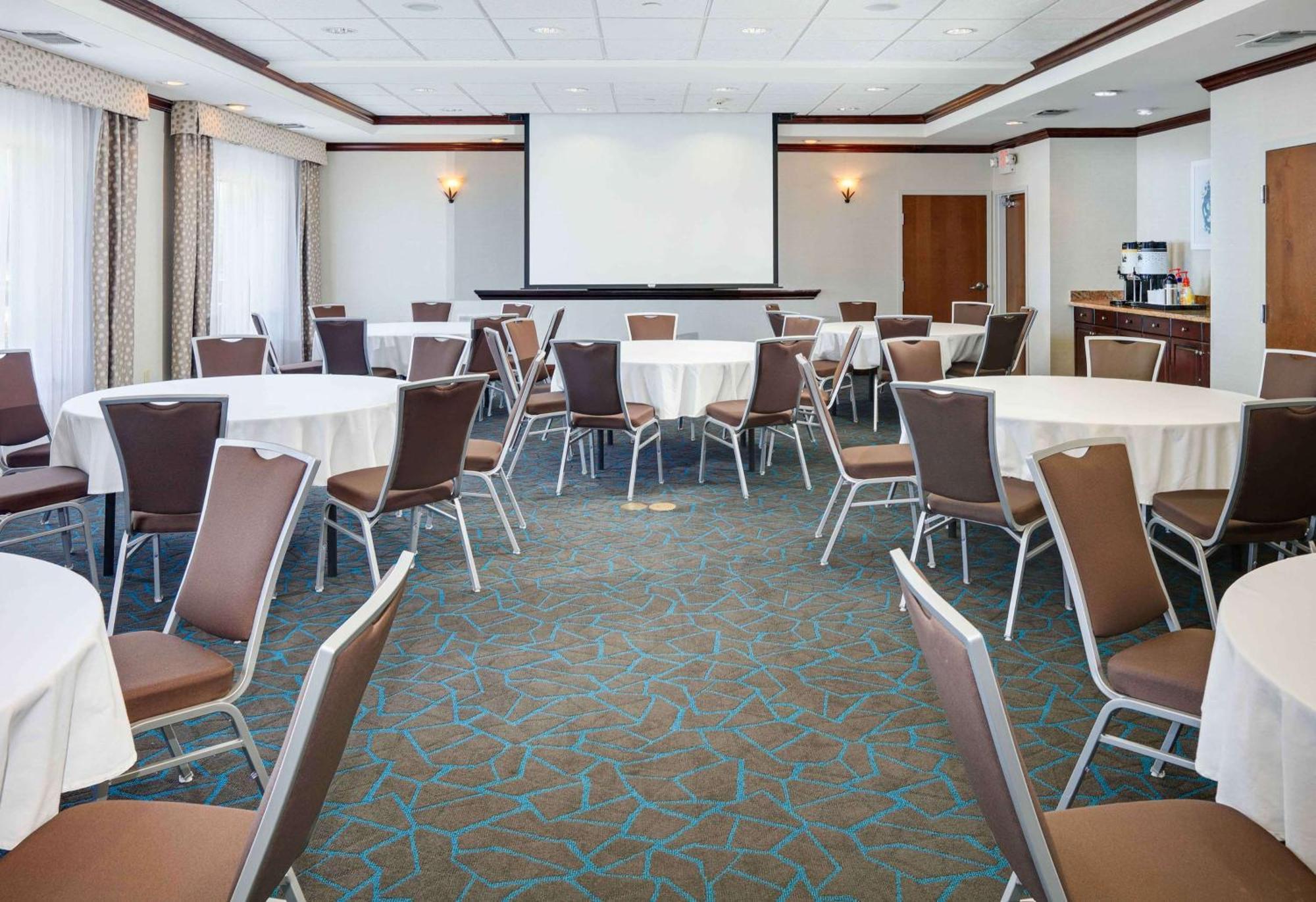 Hampton & Dallas-arlington-south Hotel 3*