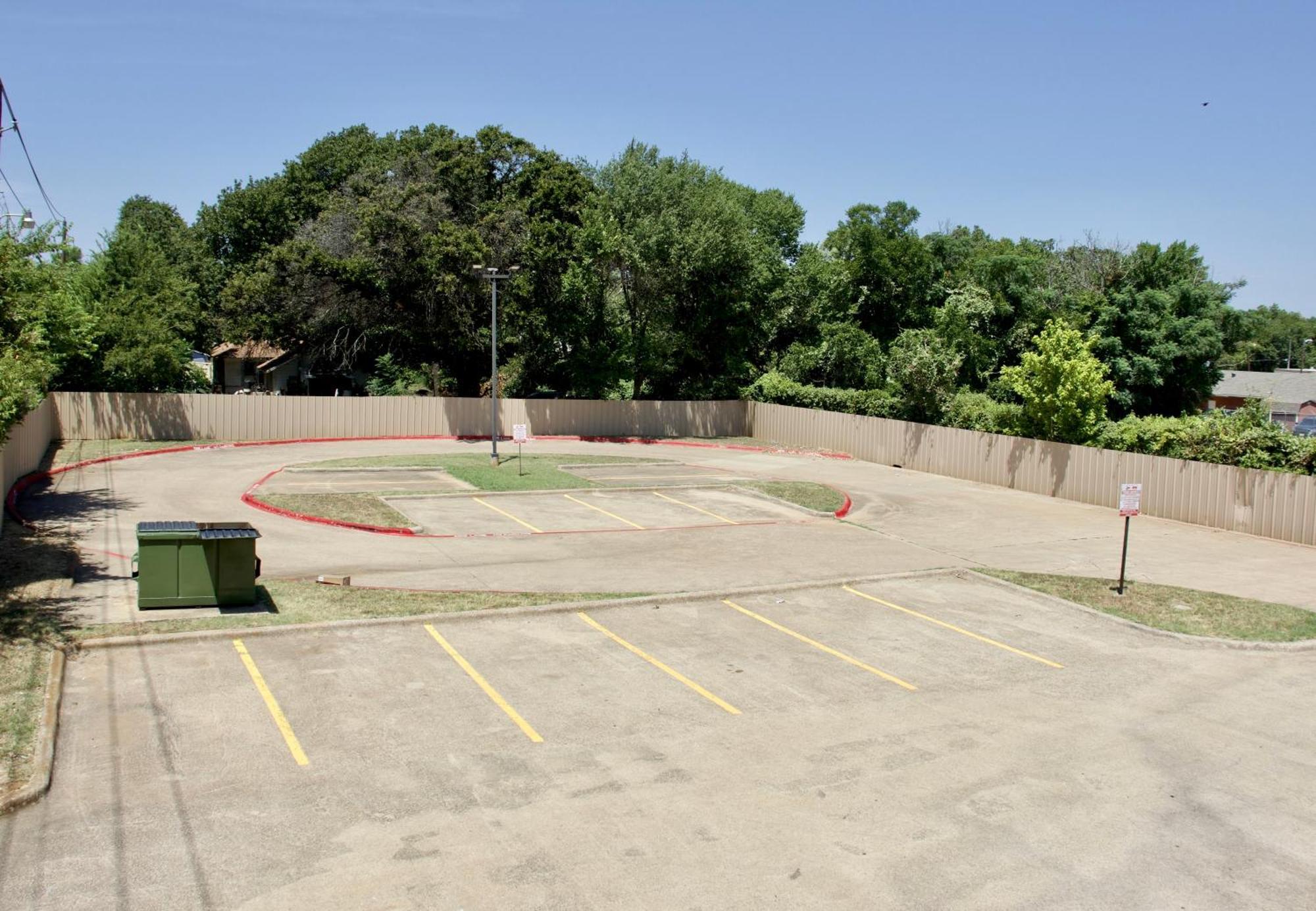 Executive Of Arlington, Near At&t Stadium