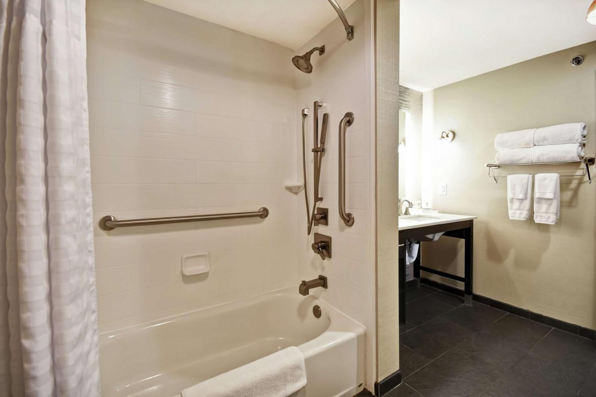Hotel Homewood By Hilton Dallas South Arlington