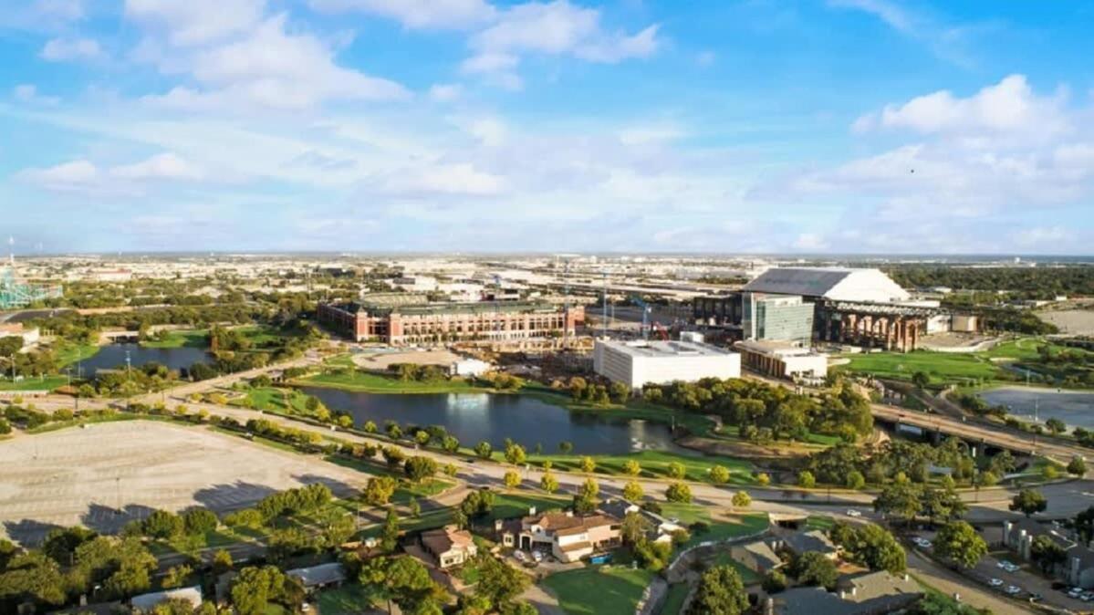 Holiday home Luxury W Hot Tub Near At&t Stadium *