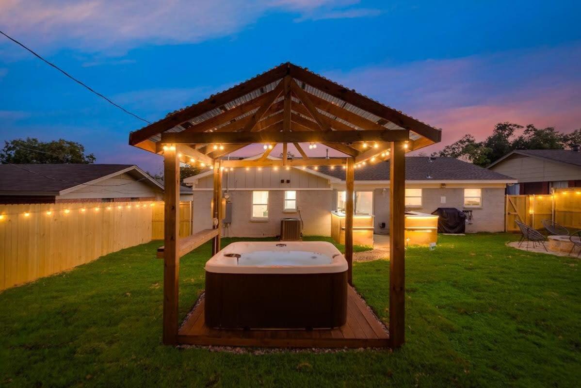Luxury W Hot Tub Near At&t Stadium Holiday home *