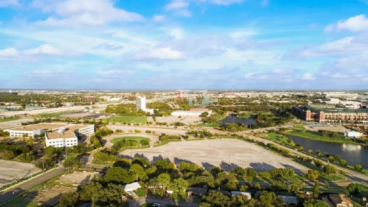 Luxury W Hot Tub Near At&t Stadium Holiday home Arlington