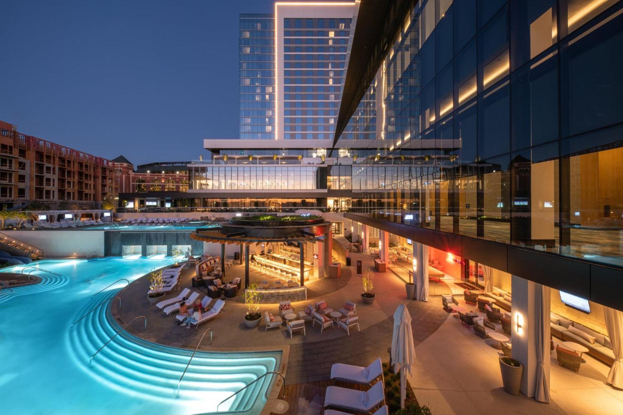 Loews 4* Arlington
