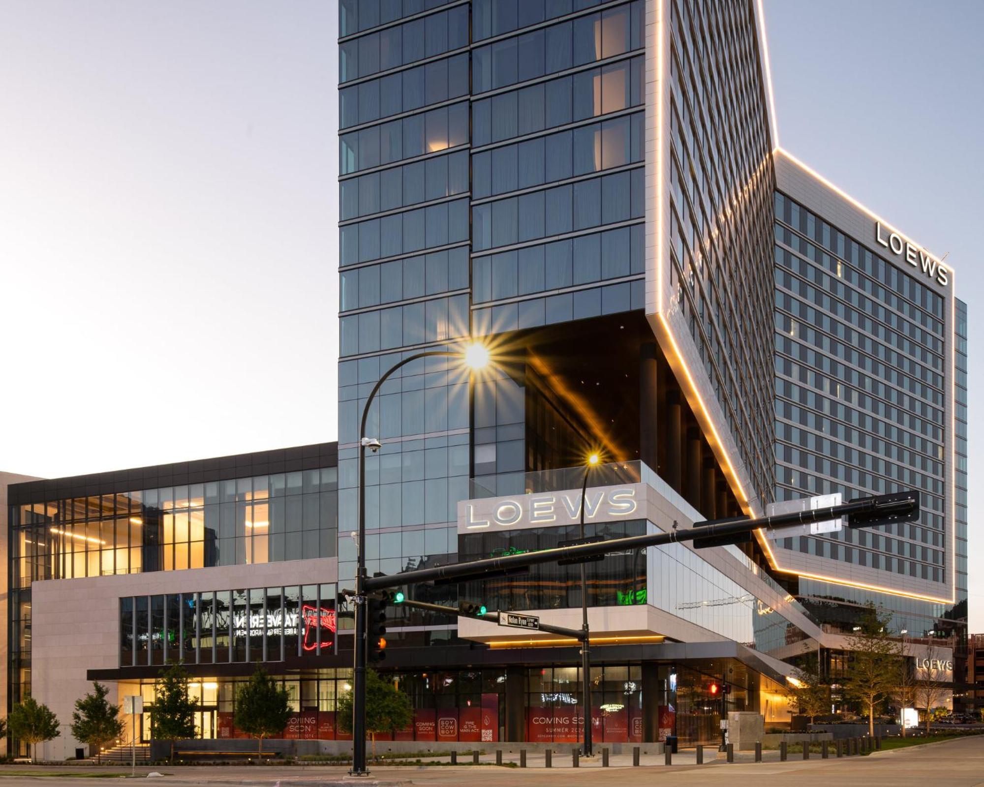 Loews 4* Arlington