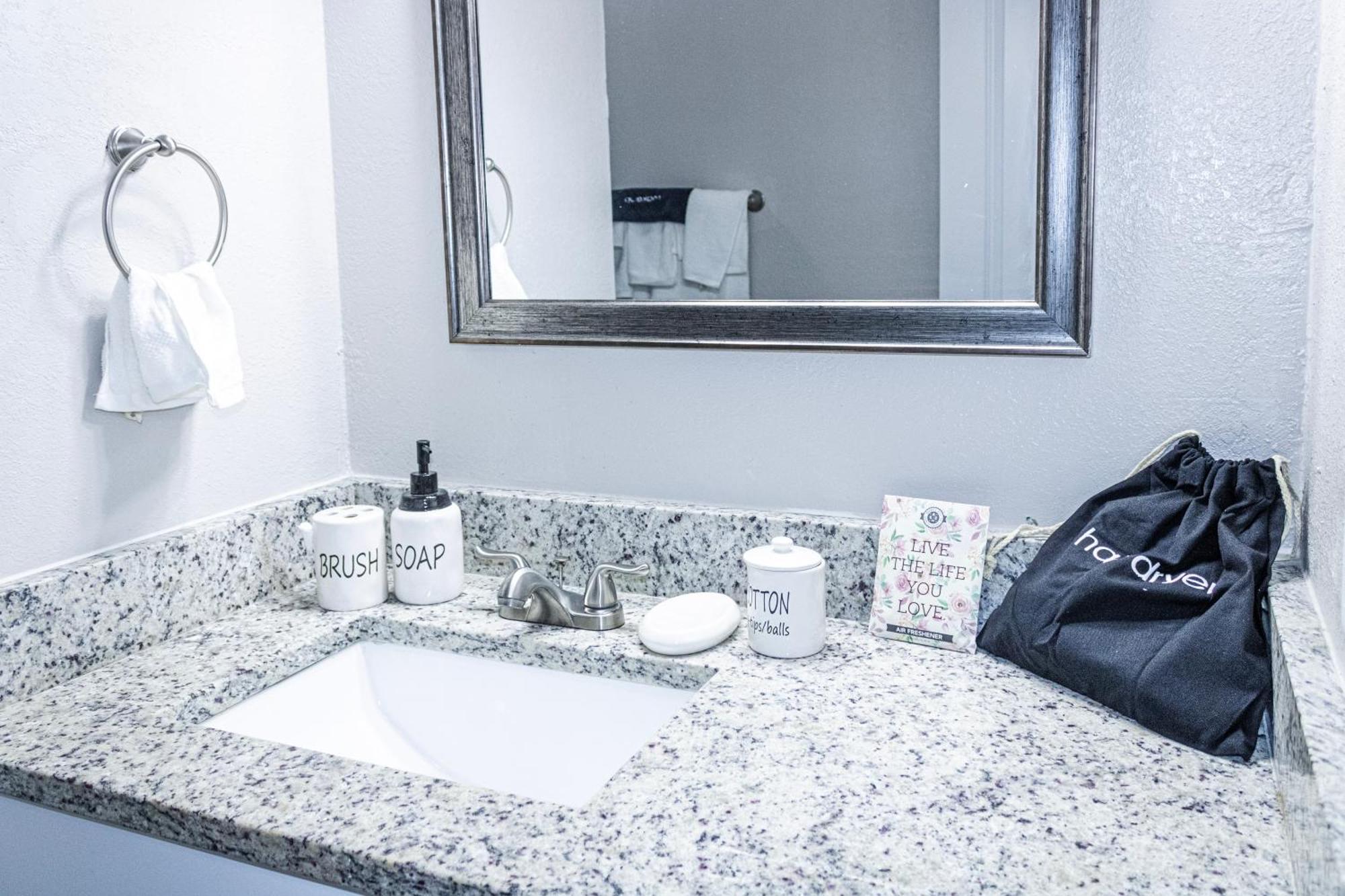 Walk To At&t Stadium , Globelife From Cozy 2bd/ba Apartment