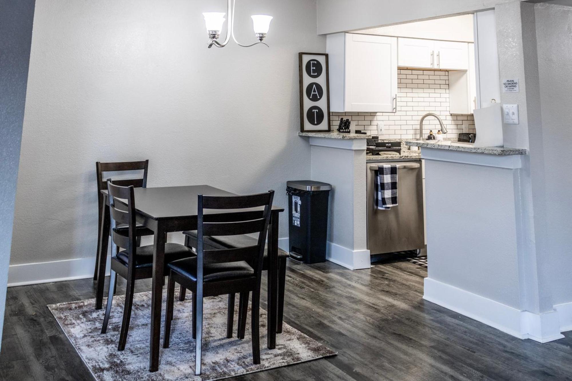 Walk To At&t Stadium , Globelife From Cozy 2bd/ba Apartment