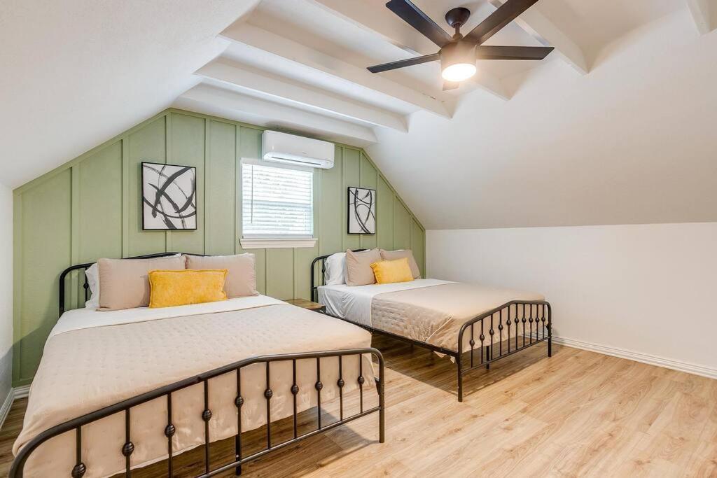 Mini Golf! Walk To At&t Stadium & Globe Life Holiday home *
