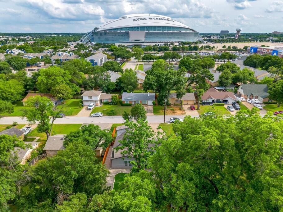 Mini Golf! Walk To At&t Stadium & Globe Life Holiday home Arlington