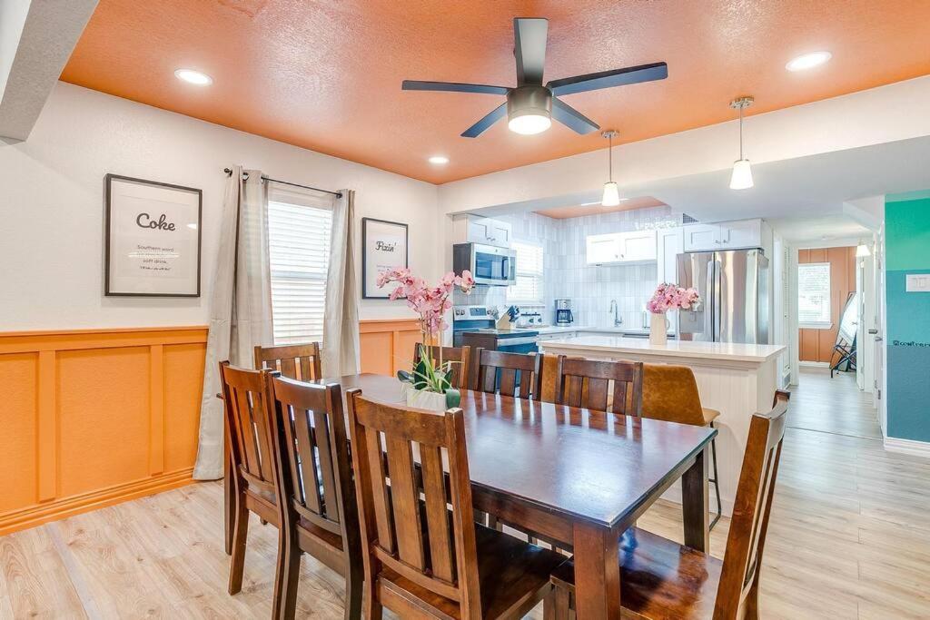 Holiday home Mini Golf! Walk To At&t Stadium & Globe Life Arlington