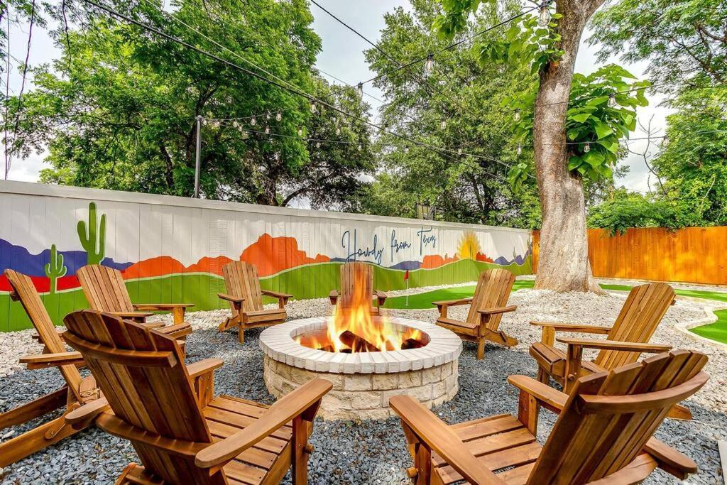 Mini Golf! Walk To At&t Stadium & Globe Life Holiday home Arlington
