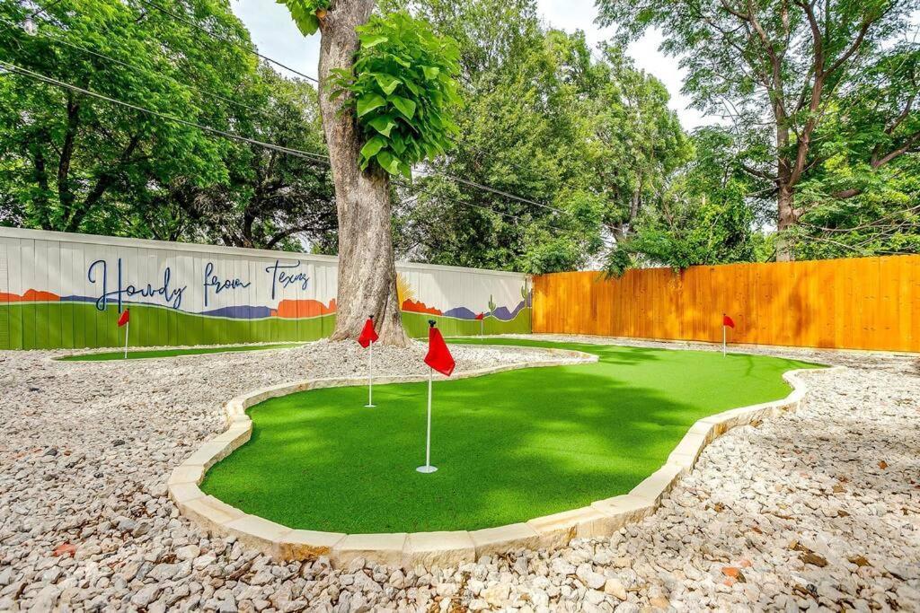 Mini Golf! Walk To At&t Stadium & Globe Life