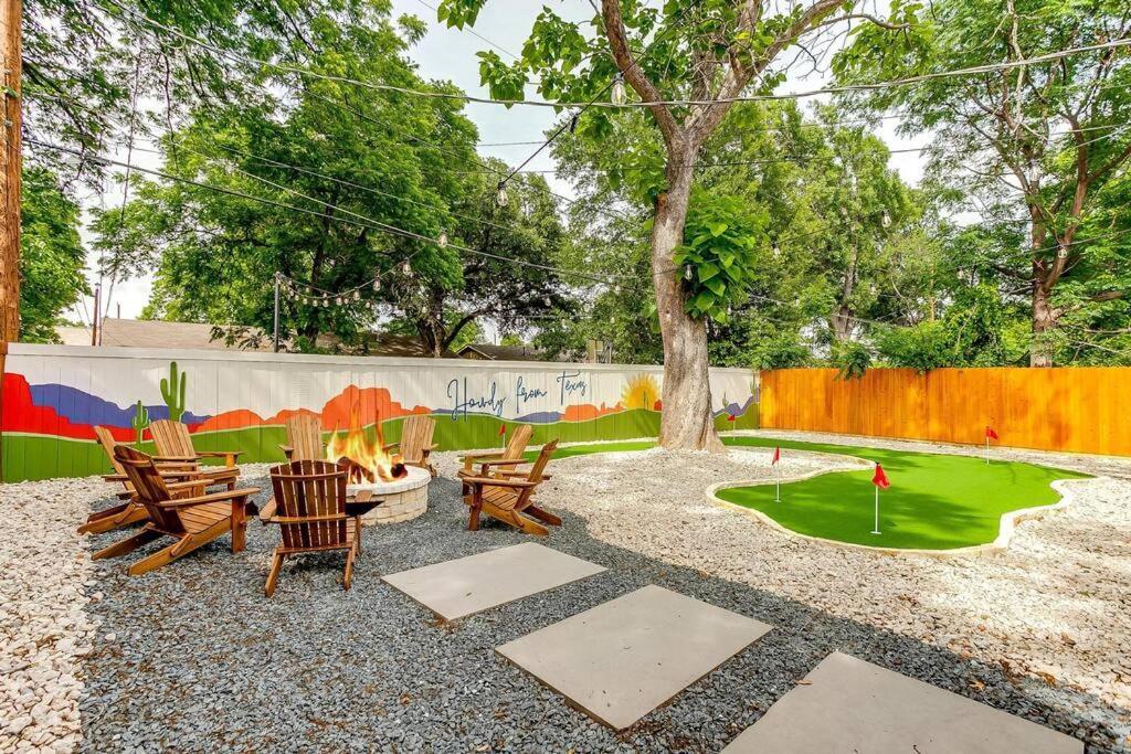 Holiday home Mini Golf! Walk To At&t Stadium & Globe Life Arlington