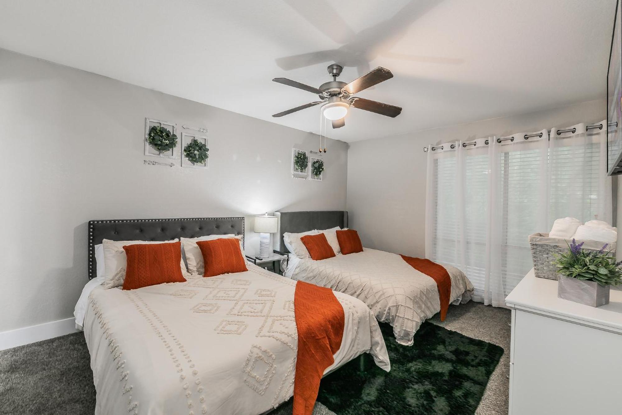 Cozy 2br - Sleeps 8 - Free Parking! *