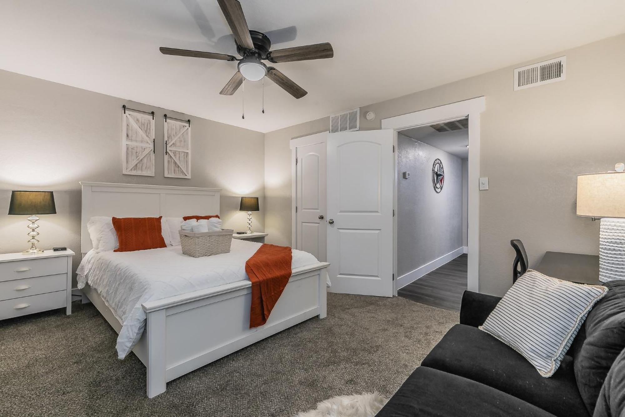 Cozy 2br - Sleeps 8 - Free Parking! *