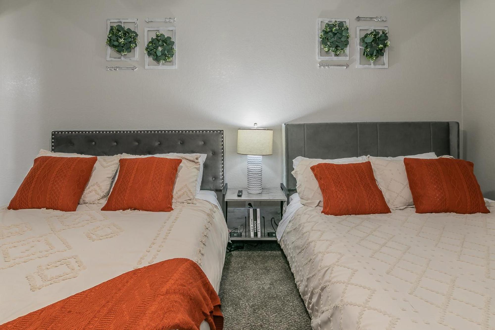 Apartment Cozy 2br - Sleeps 8 - Free Parking! *