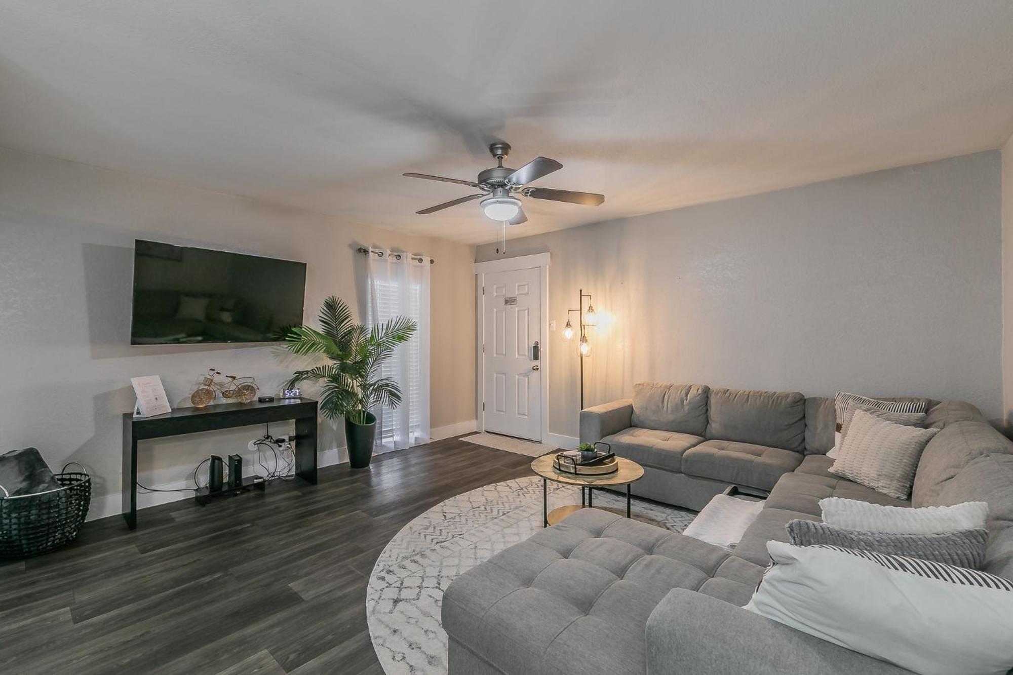 Cozy 2br - Sleeps 8 - Free Parking! * Arlington