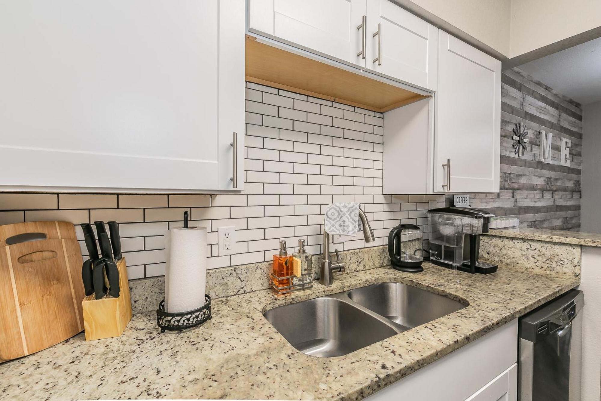 Cozy 2br - Sleeps 8 - Free Parking! *