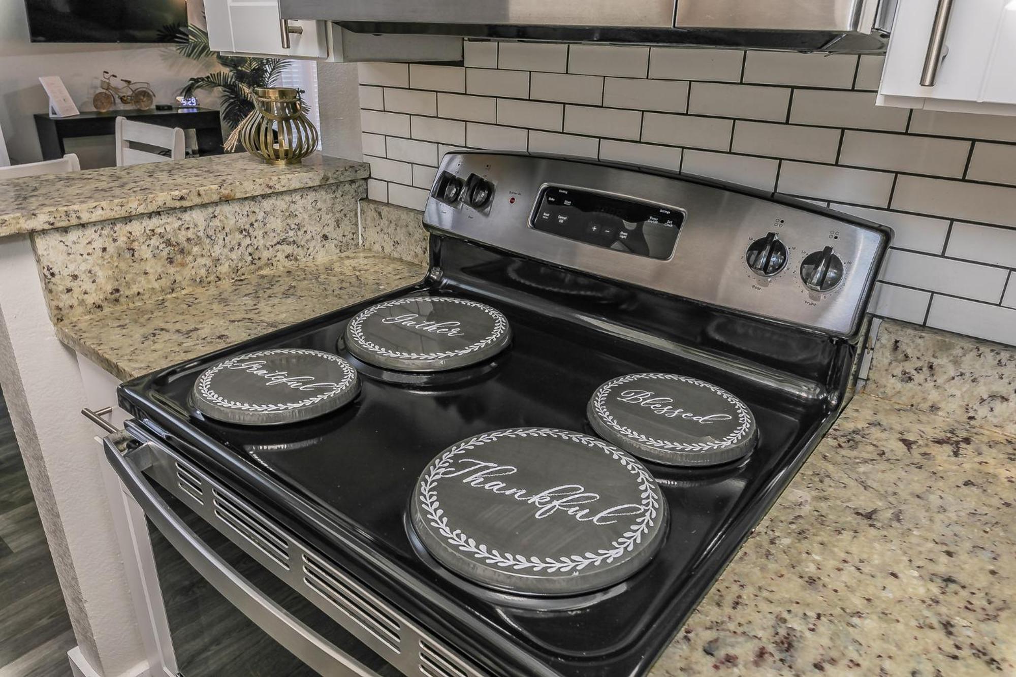 Apartment Cozy 2br - Sleeps 8 - Free Parking! *