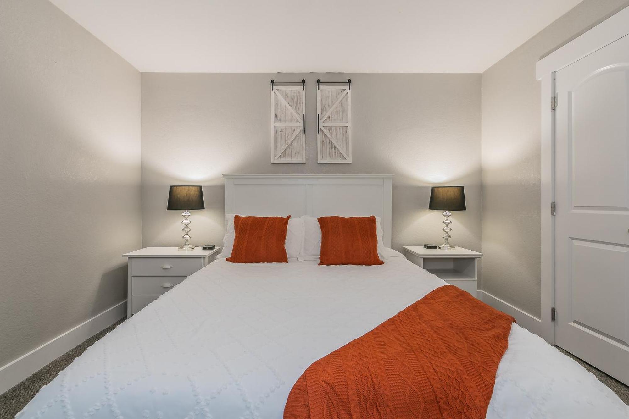 Cozy 2br - Sleeps 8 - Free Parking! *