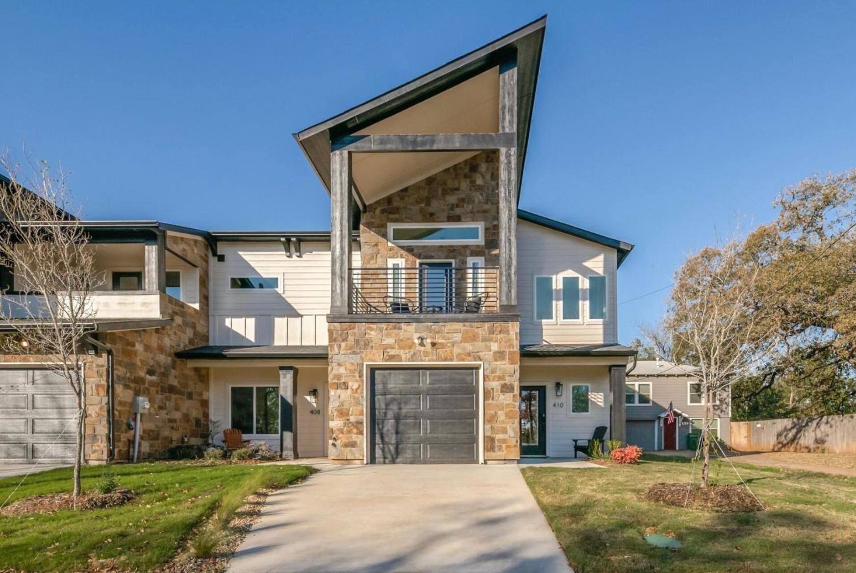 Stylish Townhome Near At&t Stadium, Globe Life, Six Flags & Holiday home *