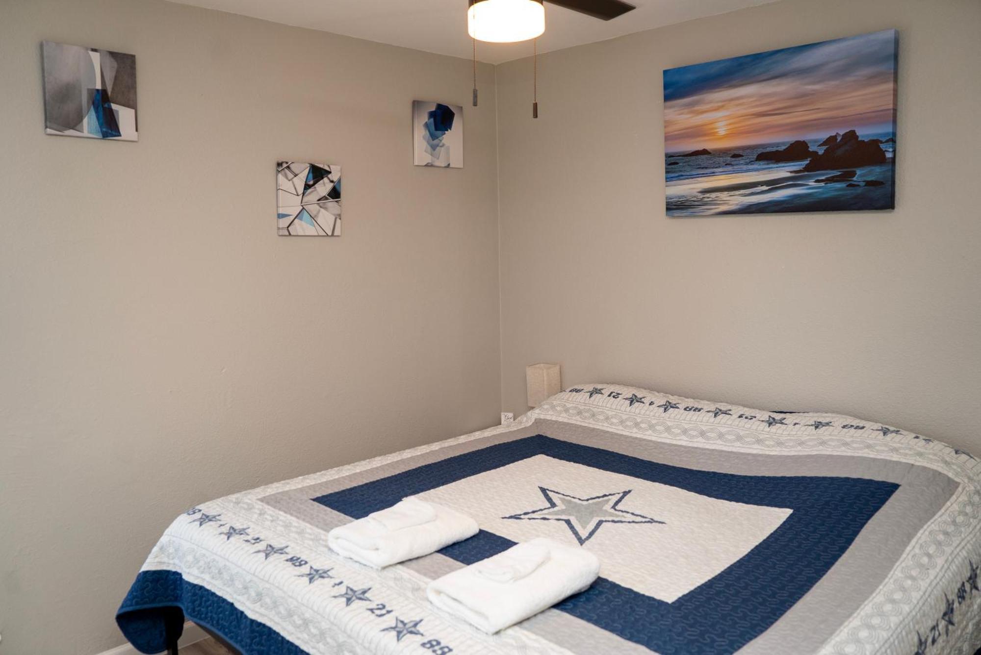 Fun-filled Retreat Near Six Flags For 15 People Apartment Arlington