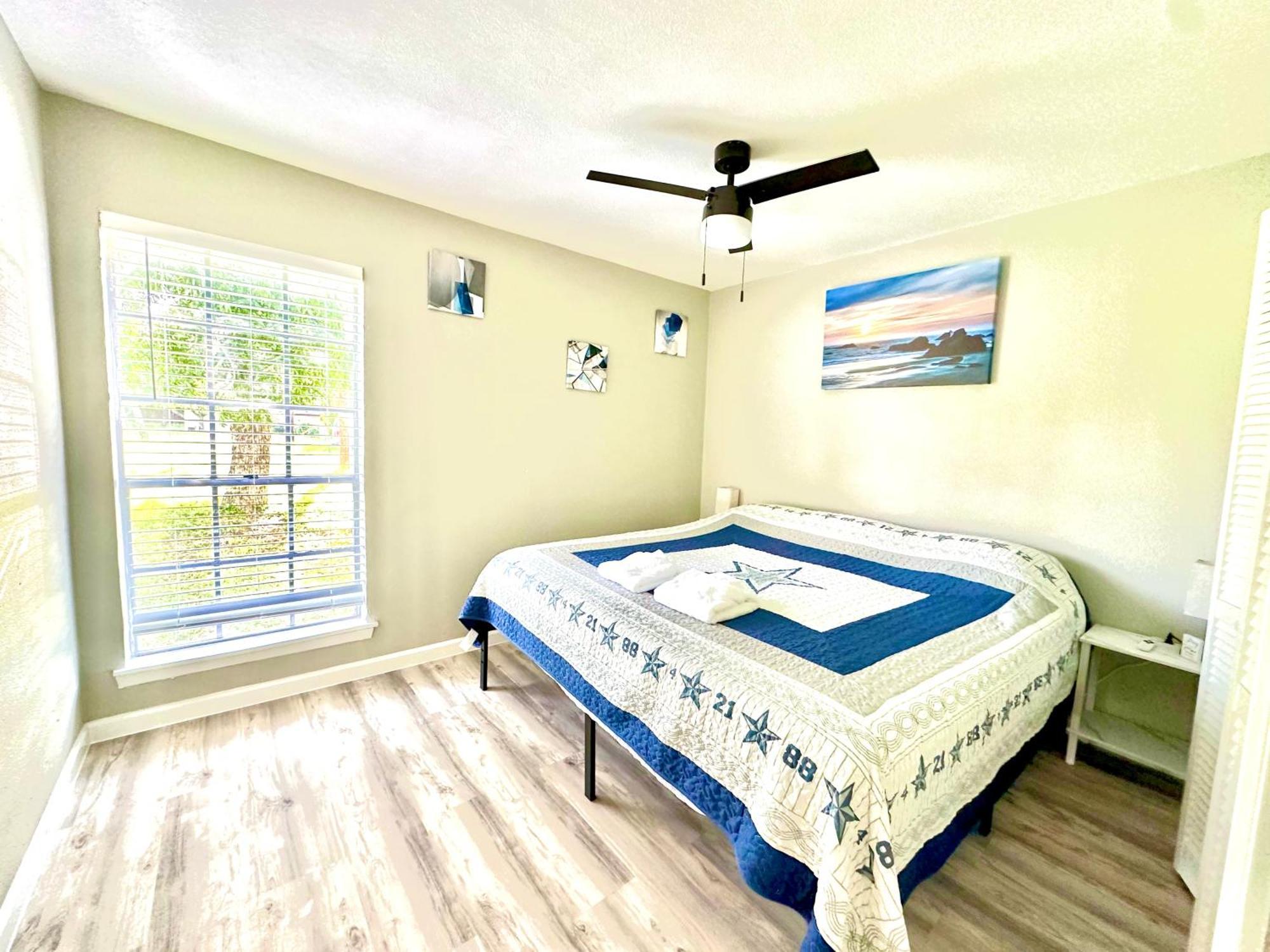 Apartment Fun-filled Retreat Near Six Flags For 15 People Arlington