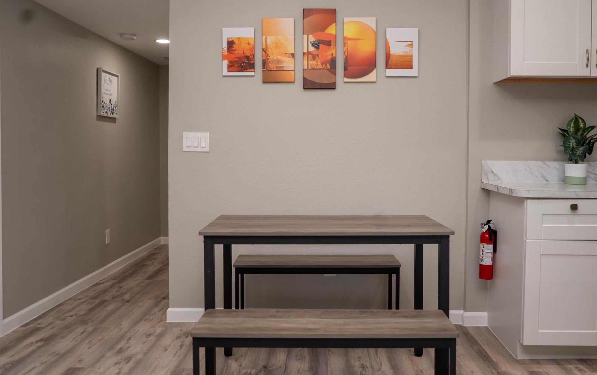 Apartment Fun-filled Retreat Near Six Flags For 15 People