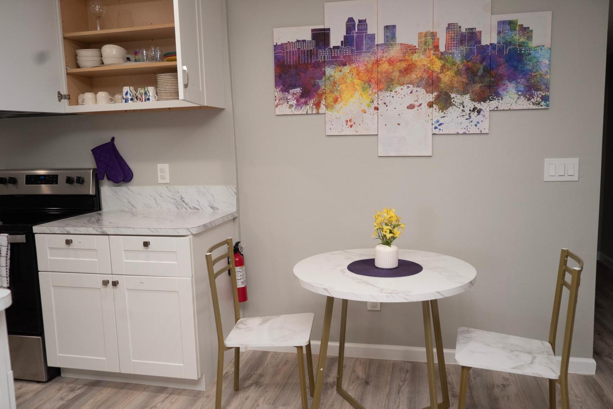 Apartment Fun-filled Retreat Near Six Flags For 15 People *