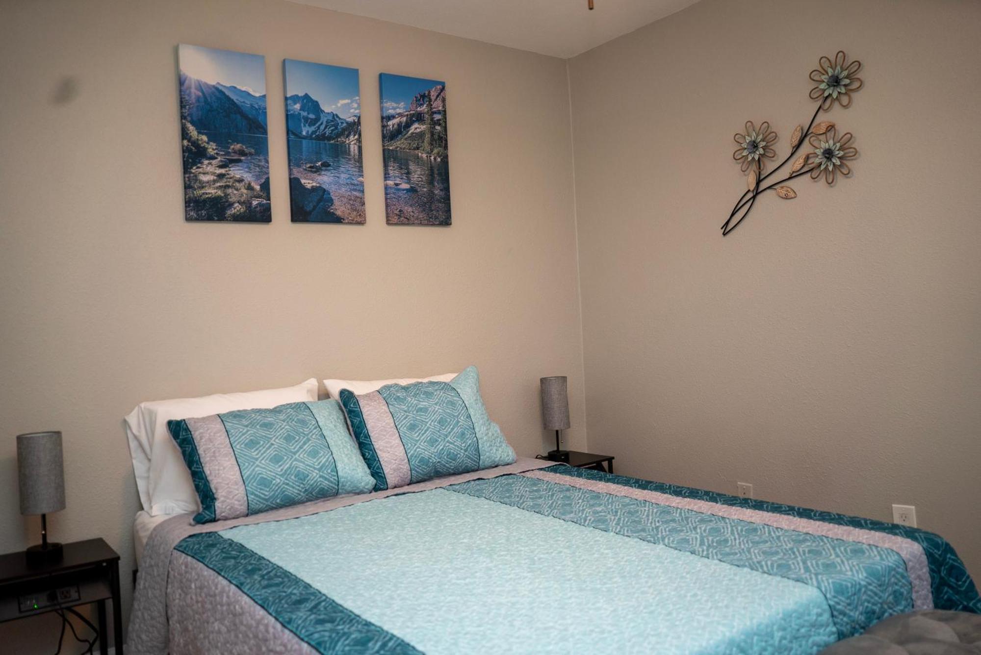 Fun-filled Retreat Near Six Flags For 15 People Apartment Arlington