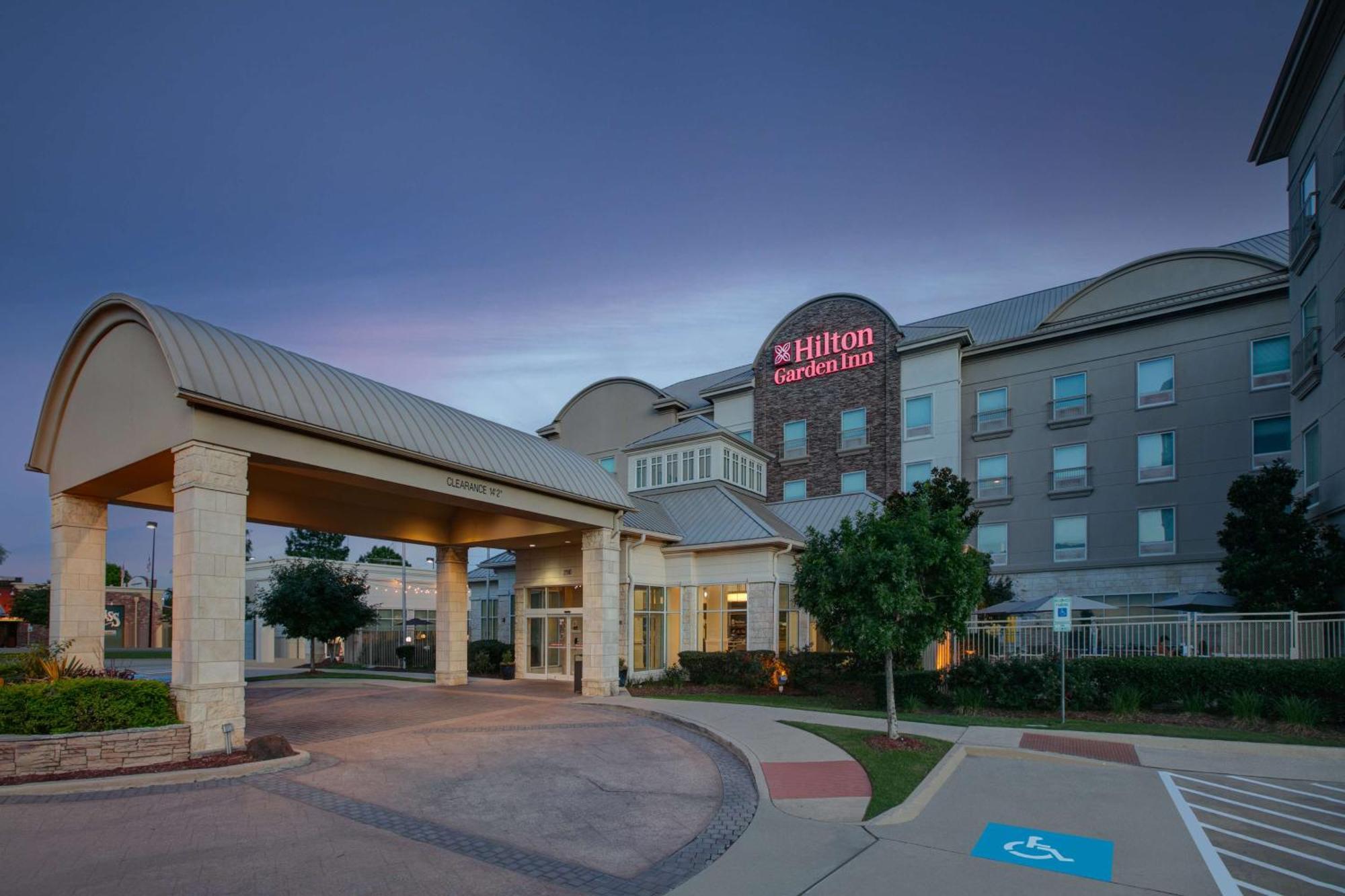 Hilton Garden Dallas 4*