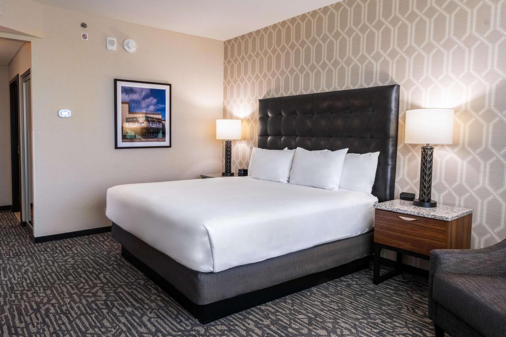 Drury Plaza Dallas Hotel Arlington